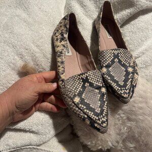 Steve Madden feather snake loafer SZ 9 read